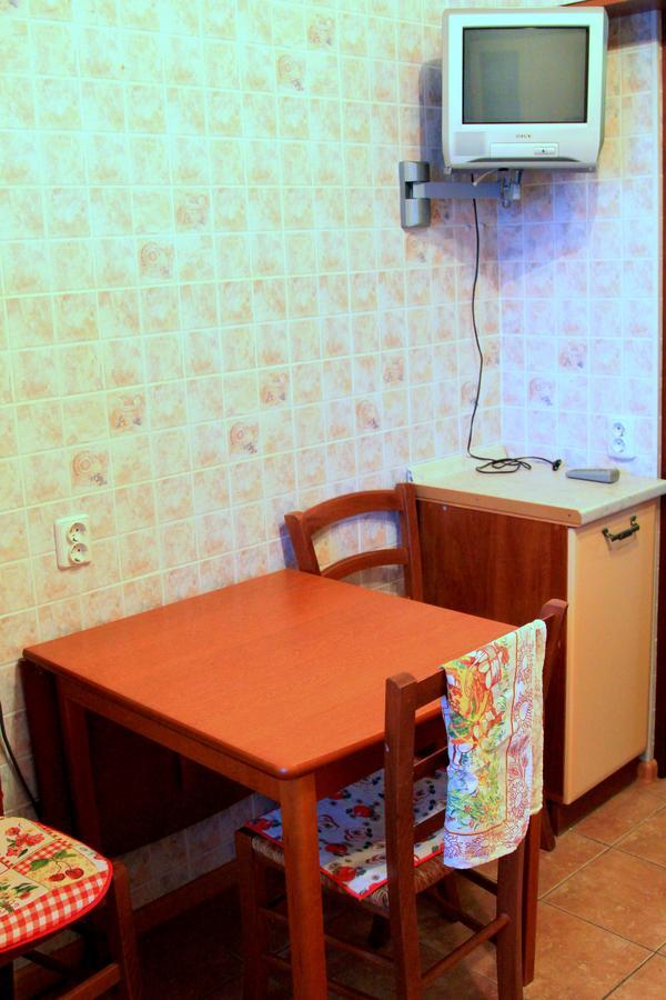 Apartment Near Metro Akademgorodok Kiev Exterior photo