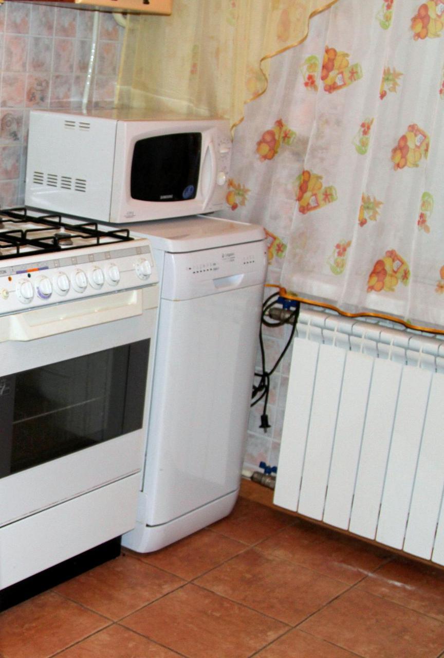 Apartment Near Metro Akademgorodok Kiev Exterior photo
